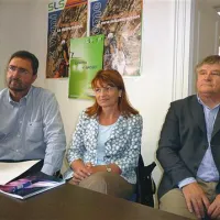 Z leve: Franco Juri, Olga Franca in Viktor Markežič opozarjajo, da se v MOK igrajo pravne vojne, iz katerih nato izidejo kot poraženci 