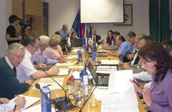 Občinski svetniki, ki so v prostorski načrt vrnili odpisani dom za starejše občane, bodo še enkrat premislili,  ali bodo poleg velikih prepovedali tudi male  bioplinarne v občini 