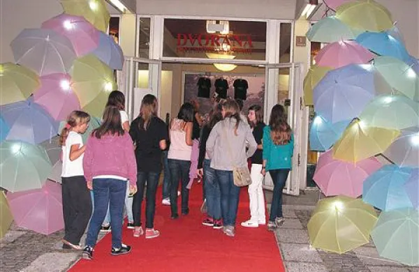 Z uvodno slovesnostjo in nastopom  kvarteta Nova se je včeraj zvečer začel Štrudlfest