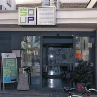 Študentska organizacija Univerze na Primorskem bo  prvi dan novega študijskega leta, v ponedeljek, 1. oktobra, na svojem sedežu (na fotografiji), v koprski Taverni in pred vsemi fakultetami Univerze na Primorskem zbirala podpise v podporo novemu zakonu o štipendiranju