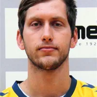 Matevž Čemas je prekinil pogodbo s koprskim rokometnim klubom in prestopil v Ribnico. Čemas je poleti leta 2011 kot občasni reprezentant prestopil iz propadlega Slovana. Dolgo se ni mogel vklopiti v  koprski sistem igre, tako da je lani zbral le malo igralnih minut. Tudi v letošnji sezoni se ni naigral in kmalu je postalo jasno, da gre s koprskega stališča za zgrešeno naložbo.