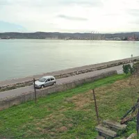 Bližnji sosedi so Zmaga Jelinčiča pred kratkim opazili na njegovi parceli (na fotografiji),  projektanti pa so že večkrat  opravljali    meritve