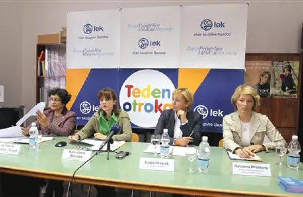 V Zvezi prijateljev mladine Slovenije so opozorili, da mora država poskrbeti za osnovno zdravstveno zavarovanje vseh otrok, ne glede na zaposlitveni status njihovih staršev ali skrbnikov