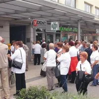 Na svetovni dan srca so na pročelju izolskega zdravstvenega doma na veselje občanov predali namenu vsem dostopen defibrilator, v prvem nadstropju pa posvetovalnico za srce