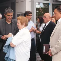 Slovesnosti so se med drugim udeležili častni član društva Dorjan Marušič (drugi z leve), izolski župan Igor Kolenc (četrti z leve), predsednik Koronanrnega društva slovenske Istre Ladislav Pevnik (drugi z desne) in direktor izolskega zdravstvenega doma Evgenij Komljanec (desno) 