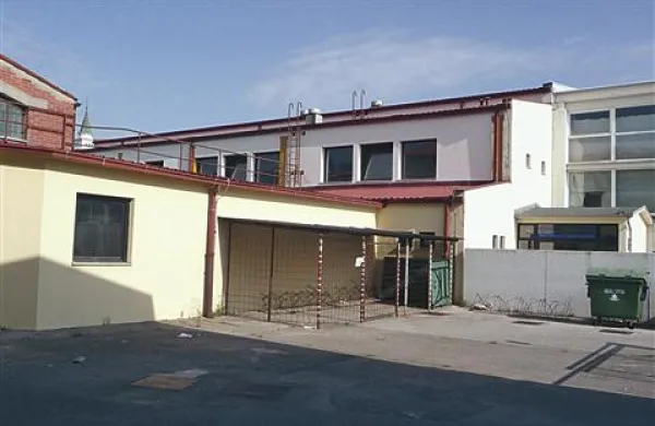Dozidava in obnova povezovalnega trakta (in kotlovnice) med poslopjem šole v Renčah in njeno telovadnico se je zamaknila, zato bodo v občini   denar EU dobili  kasneje