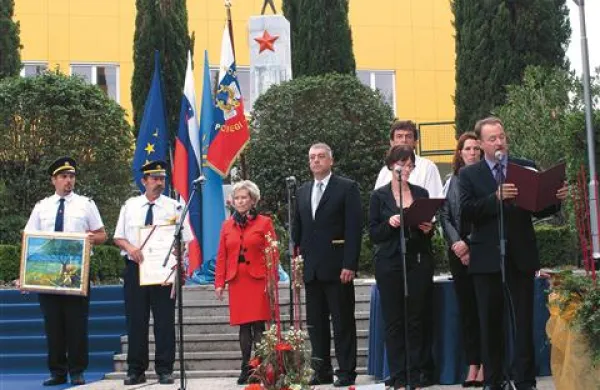 Krajevna priznanja sta letos prejela prostovoljno gasilsko društvo in Dragica Lipovšek 