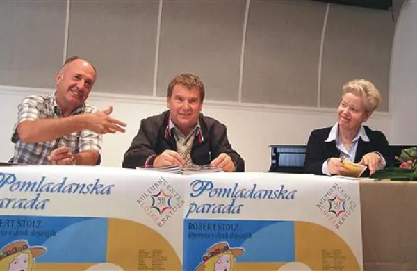 Dirigent Hilarij Lavrenčič,  režiser operete Jože Hrovat in predsednica  Kulturnega centra Franka Žgavec 