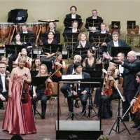 32. sezono glasbenega abonmaja v novogoriškem Kulturnem domu je odprl koncert, na katerem so pod vodstvom maestra Nanuta nastopili solistka, violinistka Nadežda Tokareva   in Simfonični orkester RTV Slovenija 