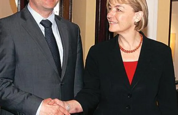 Zunanji minister Karl Erjavec in hrvaška kolegica Vesna Pušić