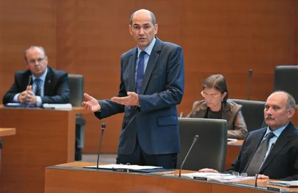 Janša napoveduje manj denarja za javni sektor, to pa pomeni tudi odpuščanje