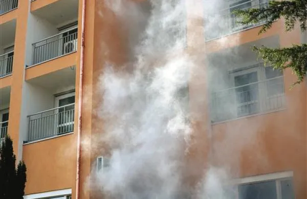 Goreti je začelo v pritlični sobi doma