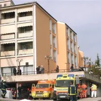 Pri evakuaciji so si pomagali tudi z avtolestvijo