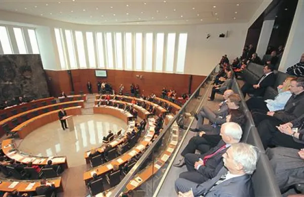 Sindikat delavcev energetike je  predsedniku državnega zbora predal obvestilo o pobudi za vložitev zahteve za razpis referenduma o zakonu o Slovenskem državnem holdingu