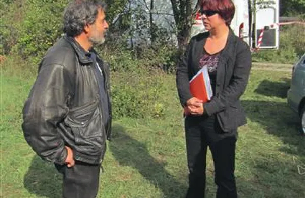 Odstranjevanje  odpadkov sta  spremljala tudi Gorazd  Pretnar z zavoda za zdravstveno varstvo in  Jana Miklavčič z okoljskega inšpektorata