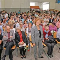 Da je jubilej majhne šole velik dogodek za kraj in vso občino, so včeraj dokazali številni krajani in predstavniki občine, ki so se skupaj z učenci in šolniki veselili ohranitve te pomembne ustanove za vso Vremsko dolino 