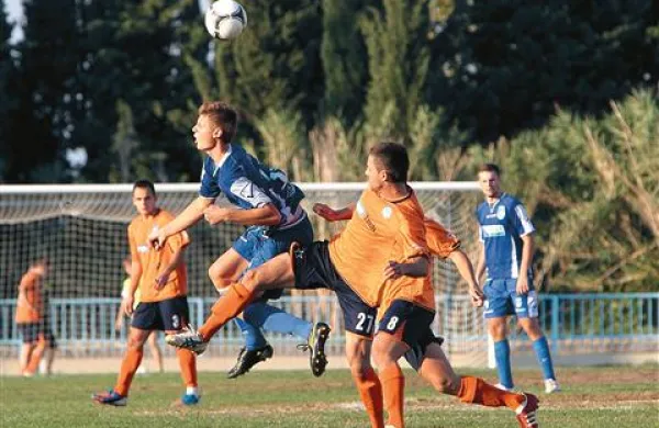 Kot je navada na večini derbijev ni manjkalo niti trših prijemov