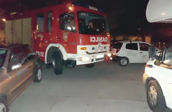 Gasilci, policisti in reševalci so imeli  v preteklosti ob posredovanjih v mestu precej težav zaradi avtomobilov, parkiranih na dostopnih poteh do stavb.  Občina je zato pripravila načrt urejanja intervencijskih poti. 