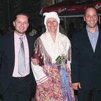 Predsednik sveta KS Šmarje Andrej Medved (levo) in podžupan Danijel Cep v družbi Šavrinke