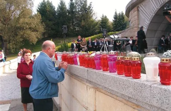 Spominska slovesnost za žrtve medvojnega in povojnega nasilja na Teharjah