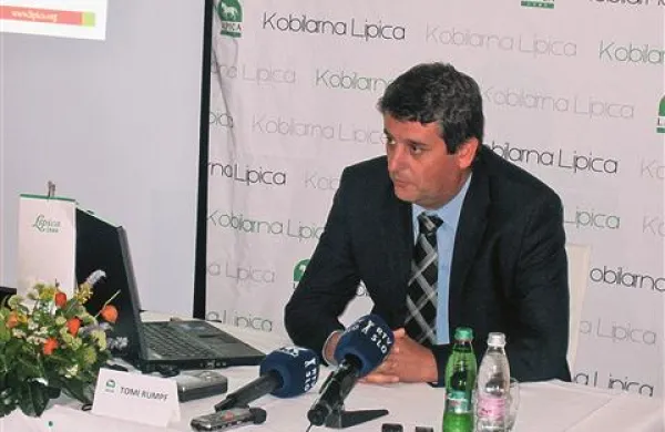 Direktor   Tomi Rumpf predlaga svojo razrešitev 