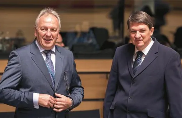 Finančni minister Janez Šušteršič zavrača navedbe, da se pripravlja paket pomoči za Španijo, Grčijo, Ciper in Slovenijo