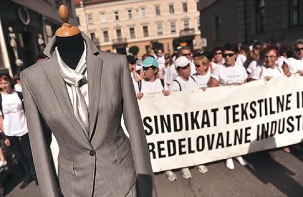 Na prvem mestu je družbe Mura European Fashion Design. Po njenem stečaju se je na zavod za zaposlovanje prijavilo 944 delavcev.