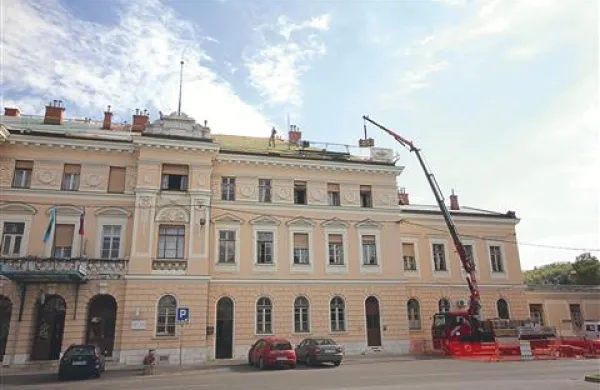     Če bi v kolodvor umestili zanimive vsebine, bi oživel tudi trg 