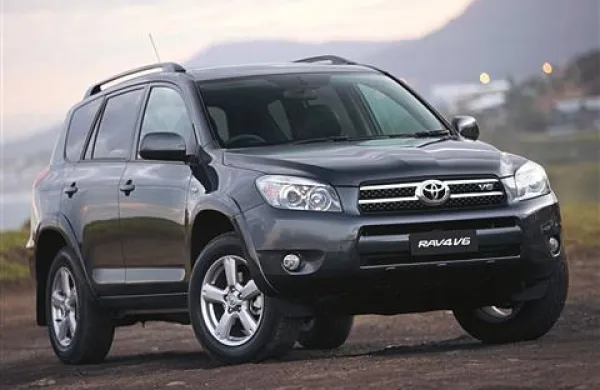Toyota bo vpoklicala tudi model RAV4