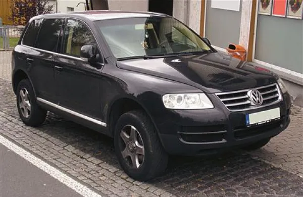 43-letni Nemec je izolskim policistom prijavil, da so mu ukradli avtomobil znamke VW tuareg, črne barve, ki je bil parkiran na Levstikovi ulici v Izoli. Fotografija je simbolična.