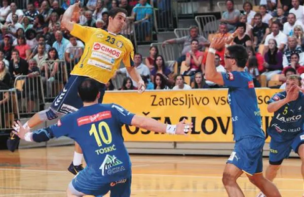 Za Koprčane bo na Nizozemskem zabijal tudi Nikola Manojlović (z žogo)