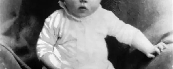 Adolf Hitler v prvem letu življenja
