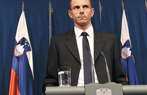 Državni sekretar Aleš Živkovič je prepričan, da se nov davek na finančne storitve ne bo prevalil na potrošnika