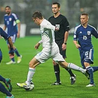 Zlatko Dedić (v belem dresu) je  podal Matavžu za prvi zadetek