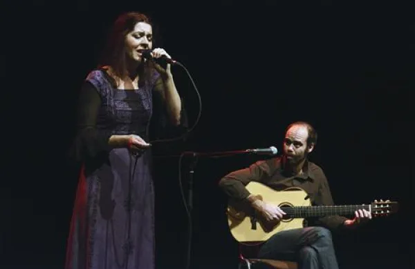 Klarisa Jovanović in Luka Ropret sta v Artsredici predstavila  pesmi Mediterana