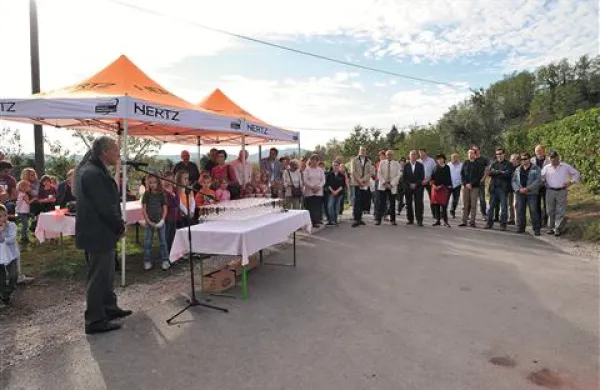 V petek so uradno predali namenu novo podobo povezave med Cerovim in Števerjanom