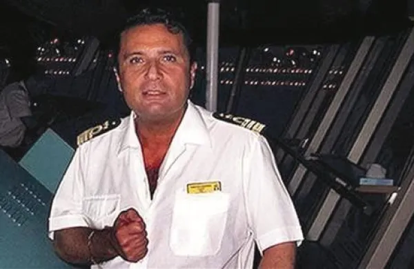 Današnjega zaslišanja se je udeležilo tudi več kot 1000 potnikov nasedle Coste Conordie. Glavni osumljenec za brodolom in povzročitev smrti je kapitan ladje Francesco Schettino.