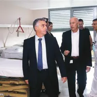 Sodobno urejene, klimatizirane in  zasenčene bolniške sobe, nekatere primerne za nadstandardno ponudbo, si je ogledal tudi  minister Tomaž Gantar