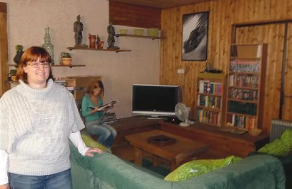 Gospodinja hostla Paradiso Nina Novšak ima skupaj z zaposlenimi poleti veliko dela s pospravljanjem postelj,  pozimi pa nič