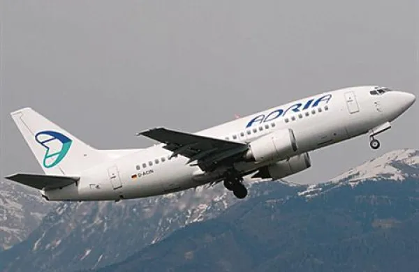 Zimsko sezono bo Adria Airways težko preživela brez devetmilijonskega posojila NLB in Unicredit banke