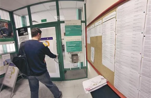Brezposelnim se bo kmalu pridružilo 55 delavcev Mebla Jogi, na zavod za zaposlovanje pa se prijavljajo tudi delavci iz “močnih” goriških podjetij 