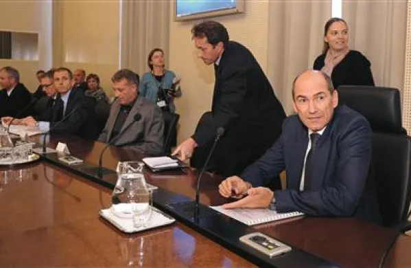 Premier Janez Janša je socialne partnerje svaril pred črno prihodnostjo  