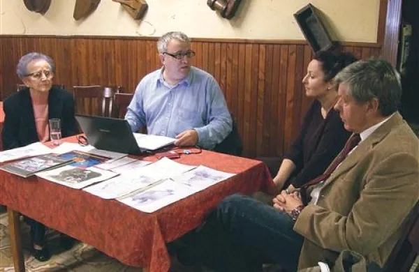 Cvetka Furlan, mama Slavka Furlana, Bojan Maraž, Pavla Jarc, direktorica novogoriškega Kulturnega doma, Igor Komel, direktor goriškega Kulturnega doma   