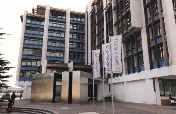 Banka Koper je  pri Evropski investicijski banki  najela dolgoročno posojilo v višini 20 milijonov evrov. Denar bo večinoma namenila financiranju projektov malih in srednjih ter srednje velikih podjetij.