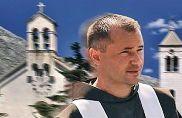Hrvaška policija je v Zagrebu prijela frančiškana Šima Nimca, ki ga sumijo, da je ukradel 9,8 milijona kun (1,3 milijona evrov) od prodaje zemljišč v njegovi župniji nedaleč od Makarske