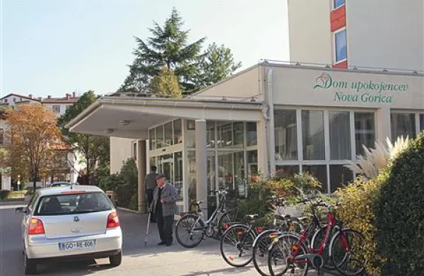 Nekatere kazenske določbe v predlogu zakona o izvrševanju proračunov za leti 2013 in 2014 kažejo na aroganco vlade do vodstvenih delavcev v javnih zavodih, so v Skupnosti socialnih zavodov Slovenije zapisali v odprtem pismu vladi. Fotografija je simbolična.