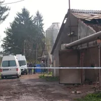 Policisti in kriminalisti so vzrok požara včeraj še ugotavljali