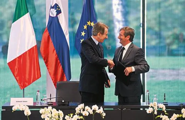 Četrti koordinacijski odbor ministrov Slovenije in Italije, ki je bil danes na Brdu pri Kranju, je bil po besedah zunanjega ministra Karla Erjavca “zelo uspešen in koristen”