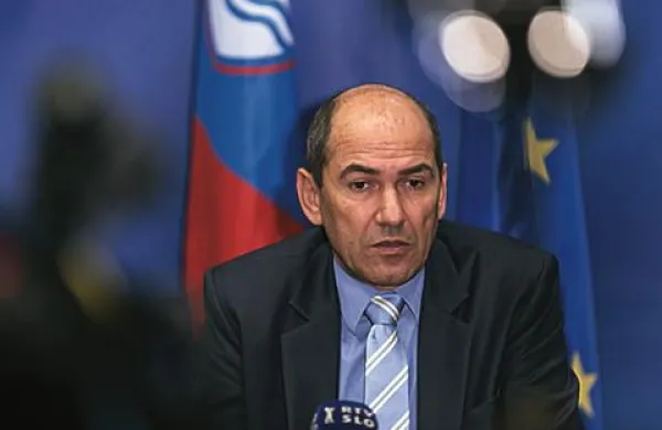 Janez Janša kritizira opozicijo, da je z odnosom do fiskalnega pravila zadolževanje podražila za do 25 odstotkov