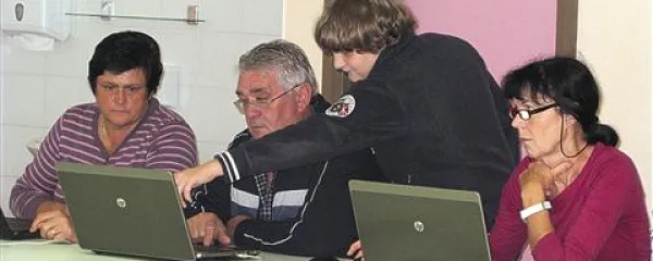 V komenski osnovni šoli so udeležencem pomagali tudi učenci višjih razredov